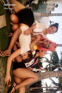 Liane Valenzuela feet photo thumbnail