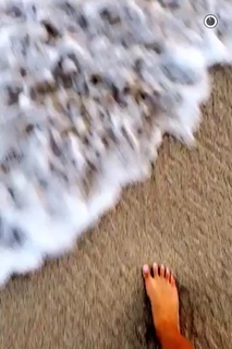Liane Valenzuela feet photo thumbnail