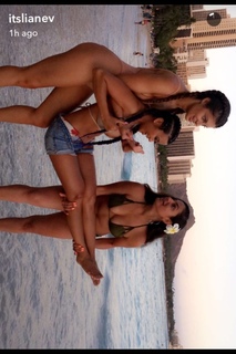 Liane Valenzuela feet photo thumbnail