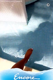 Liane Valenzuela feet photo thumbnail