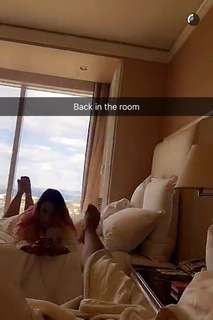 Liane Valenzuela feet photo thumbnail