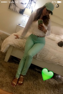 Liane Valenzuela feet photo thumbnail