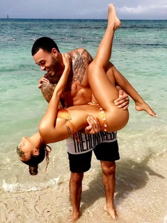 Liane Valenzuela feet photo thumbnail