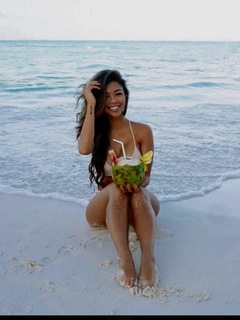 Liane Valenzuela feet photo thumbnail