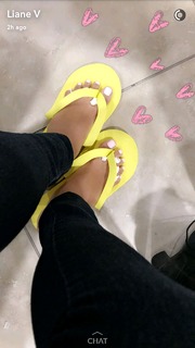 Liane Valenzuela feet photo thumbnail