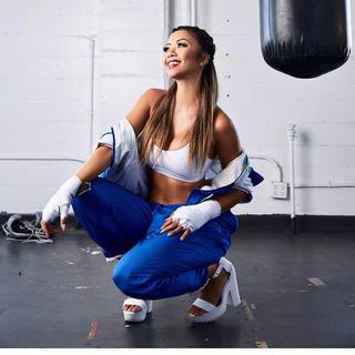 Liane Valenzuela feet photo thumbnail