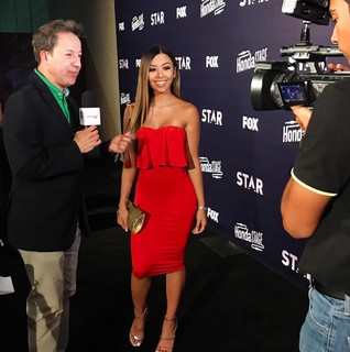 Liane Valenzuela feet photo thumbnail