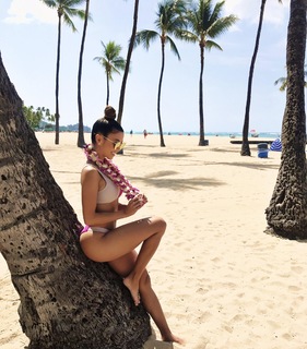 Liane Valenzuela feet photo thumbnail