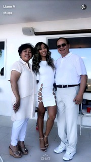 Liane Valenzuela feet photo thumbnail