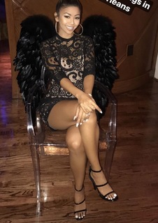 Liane Valenzuela feet photo thumbnail