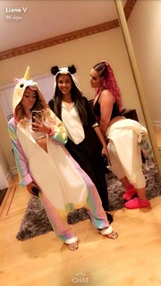 Liane Valenzuela feet photo thumbnail