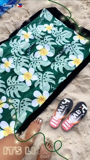 Liane Valenzuela feet photo thumbnail