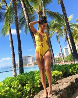Liane Valenzuela feet photo thumbnail