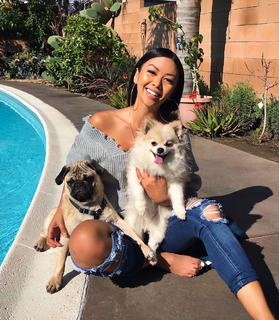 Liane Valenzuela feet photo thumbnail