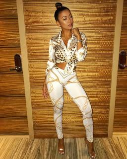 Liane Valenzuela feet photo thumbnail