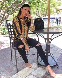 Liane Valenzuela feet photo thumbnail