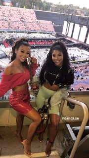 Liane Valenzuela feet photo thumbnail