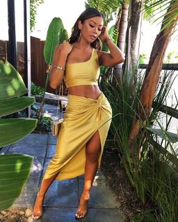 Liane Valenzuela feet photo thumbnail
