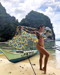 Liane Valenzuela feet photo thumbnail