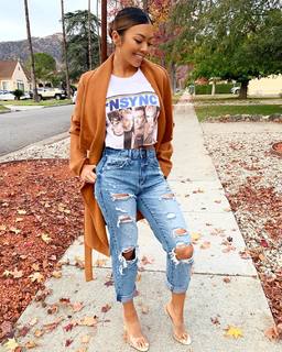 Liane Valenzuela feet photo thumbnail