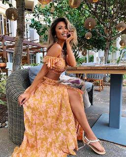 Liane Valenzuela feet photo thumbnail