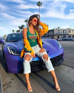 Liane Valenzuela feet photo thumbnail