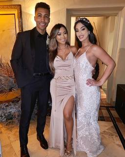 Liane Valenzuela feet photo thumbnail