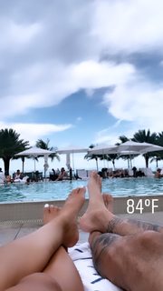 Liane Valenzuela feet photo thumbnail