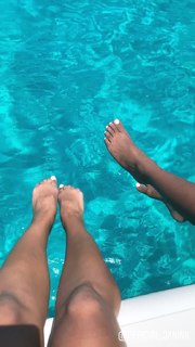 Liane Valenzuela feet photo thumbnail