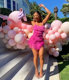 Liane Valenzuela feet photo thumbnail