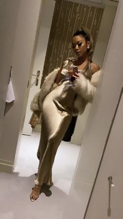 Liane Valenzuela feet photo thumbnail