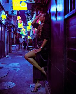 Liane Valenzuela feet photo thumbnail
