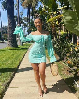 Liane Valenzuela feet photo thumbnail