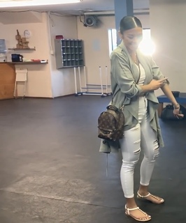 Liane Valenzuela feet photo thumbnail