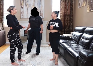 Liane Valenzuela feet photo thumbnail