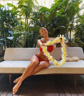Liane Valenzuela feet photo thumbnail