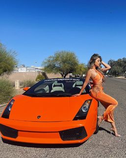 Liane Valenzuela feet photo thumbnail