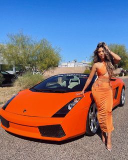 Liane Valenzuela feet photo thumbnail