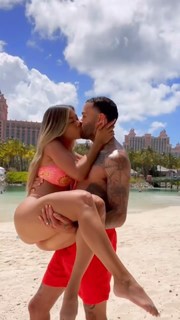 Liane Valenzuela feet photo thumbnail