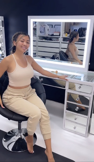 Liane Valenzuela feet photo thumbnail