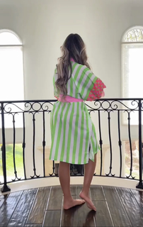 Liane Valenzuela feet photo thumbnail
