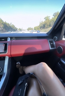 Liane Valenzuela feet photo thumbnail