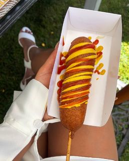 Liane Valenzuela feet photo thumbnail