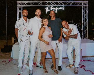 Liane Valenzuela feet photo thumbnail