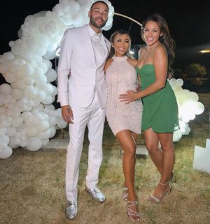 Liane Valenzuela feet photo thumbnail