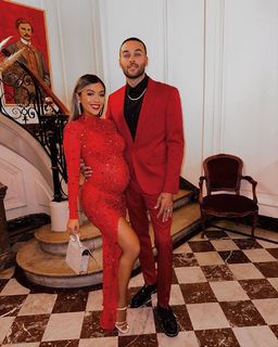 Liane Valenzuela feet photo thumbnail
