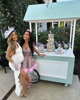 Liane Valenzuela feet photo thumbnail