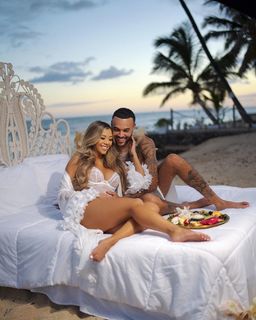 Liane Valenzuela feet photo thumbnail