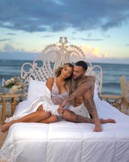 Liane Valenzuela feet photo thumbnail