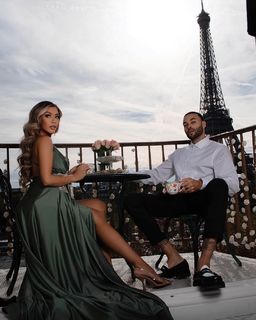 Liane Valenzuela feet photo thumbnail